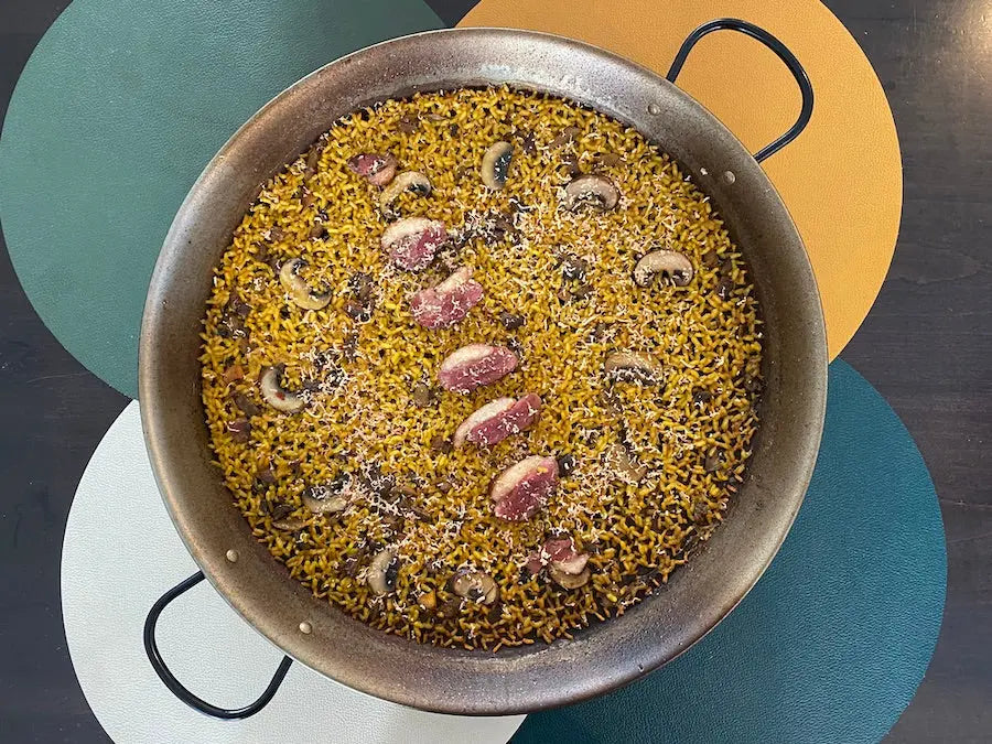Paella de pato con setas y foie